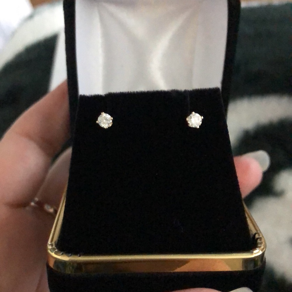 .25 Round Cut 14K Diamond Stud Earrings - Picture 3 of 6